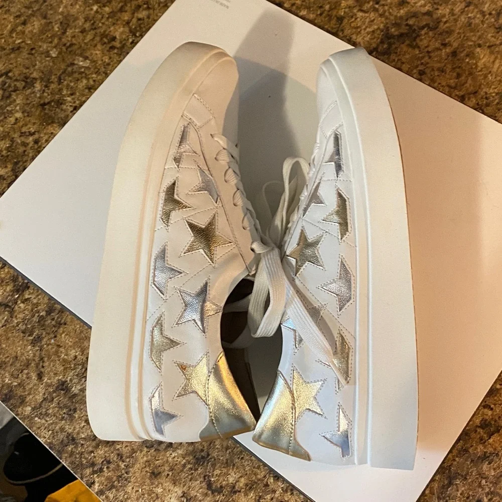 Van Eli Sport Sneakers